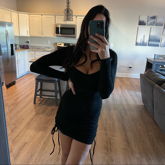 Black Vixen Ruched Long Sleeve Mini Dress - Picture 3 of 11